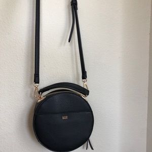 black crossbody por hand bag
